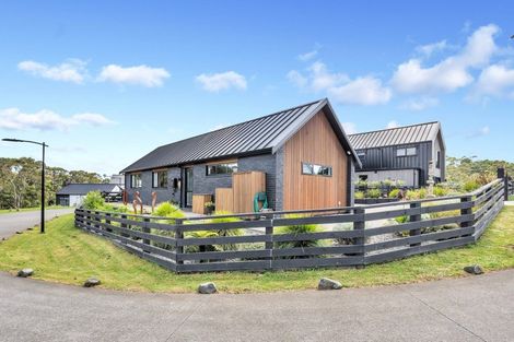 Photo of property in 3 Hirere Road, Whitford, Howick, 2571