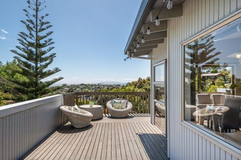 Photo of property in 9 Malters Place, Browns Bay, Auckland, 0630