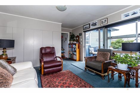 Photo of property in 12 Parsonage Road, Waimate, 7924