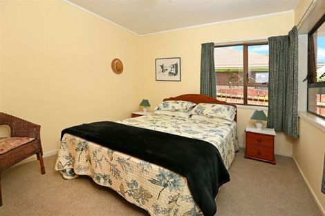 Photo of property in 2/104 Rathgar Road, Henderson, Auckland, 0610