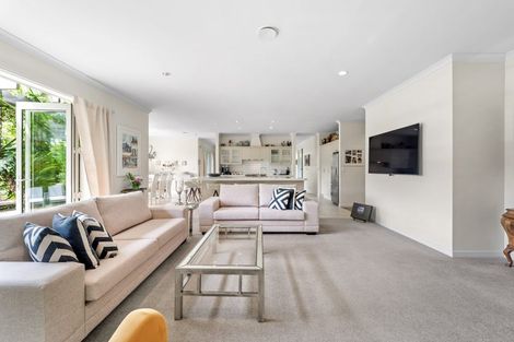 Photo of property in 35 Hobbs Road, Matakatia, Whangaparaoa, 0930