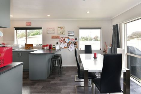 Photo of property in 19 Parakai Avenue, Parakai, 0830