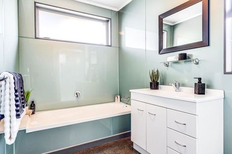 Photo of property in 3 Farringdon Avenue, Rototuna North, Hamilton, 3210