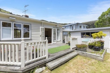 Photo of property in 5 Woodvale Grove, Fairfield, Lower Hutt, 5011
