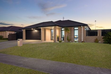 Photo of property in 82 Carrington Drive, Papamoa Beach, Papamoa, 3118