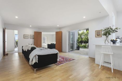 Photo of property in 32 Chamari Close, Titirangi, Auckland, 0604