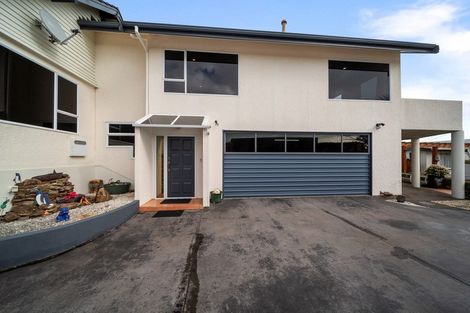 Photo of property in 8 Barrett Street, Westown, New Plymouth, 4310