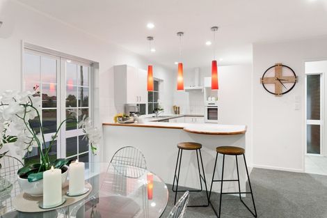 Photo of property in 198 Lakeside Drive, Orewa, 0931