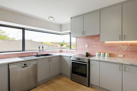 Photo of property in 14 Rimmington Drive, Hamilton Lake, Hamilton, 3204