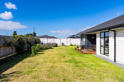Photo of property in 4 Te Taniwha Road, One Tree Point, 0118