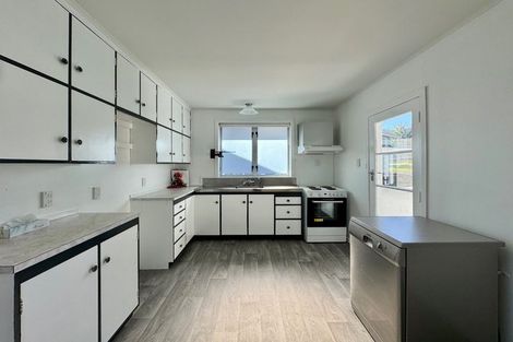 Photo of property in 16 Carole Crescent, Pakuranga, Auckland, 2010