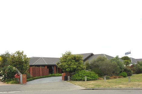 Photo of property in 7 Brackenfield Place, Parklands, Christchurch, 8083