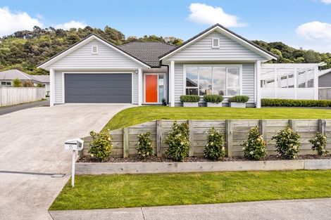 Photo of property in 35 Kurth Crescent, Silverstream, Upper Hutt, 5019