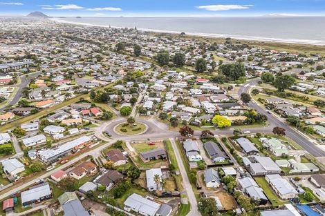 Photo of property in 5b Lyn Grove, Papamoa Beach, Papamoa, 3118