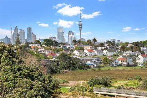 Photo of property in 112b Eversleigh Road, Belmont, Auckland, 0622