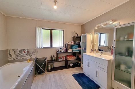 Photo of property in 4 Mcdonell Street, Rawene, Kaikohe, 0473