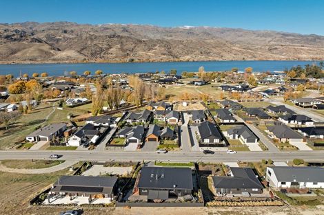 Photo of property in 45 Stratford Drive, Mount Pisa, Cromwell, 9383