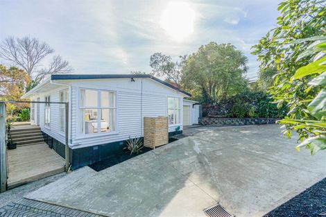 Photo of property in 25 Marsh Avenue, Forrest Hill, Auckland, 0620