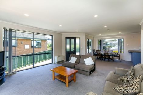 Photo of property in 68 Wairau Road, Oakura, 4314