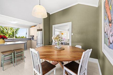 Photo of property in 14 Colenso Avenue, Hospital Hill, Napier, 4110