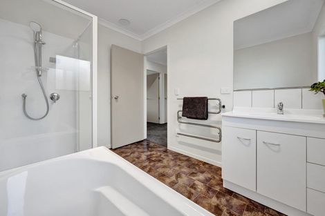 Photo of property in 25 Longfellow Road, Opunake, 4616