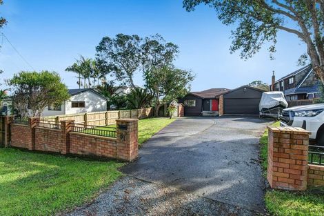 Photo of property in 57 Walton Street, Red Beach, 0932