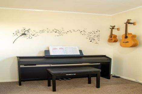 Photo of property in 31 Tiverton Crescent, Whalers Gate, New Plymouth, 4310