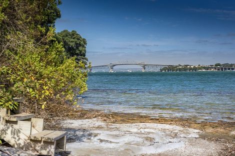 Photo of property in 10a First Avenue, Stanley Point, Auckland, 0624