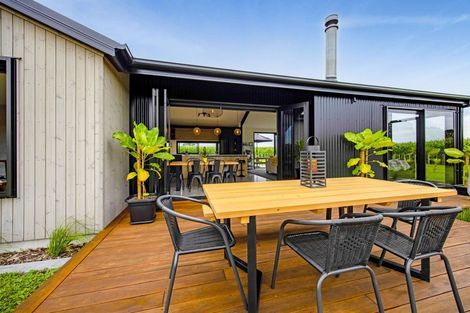 Photo of property in 450 Waitara Road, Huirangi, New Plymouth, 4373