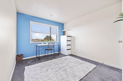 Photo of property in 52 Rising Parade, Fairview Heights, Auckland, 0632
