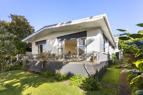 Photo of property in 2/245 Jervois Road, Herne Bay, Auckland, 1011