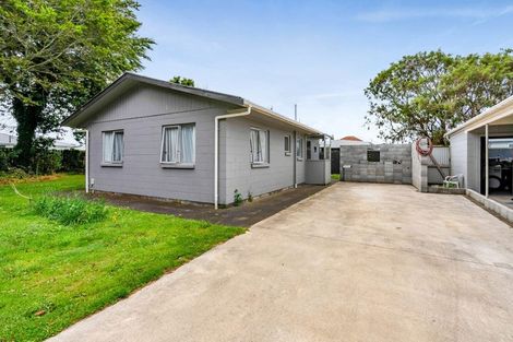 Photo of property in 4 Douglas Street, Hawera, 4610