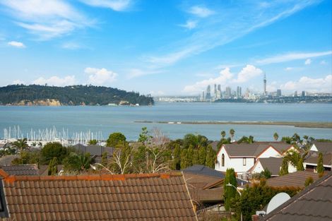 Photo of property in 27 Cherub Place, West Harbour, Auckland, 0618