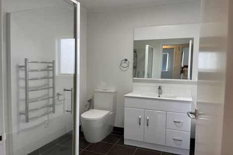 Photo of property in 79 La Rosa Street, Green Bay, Auckland, 0604