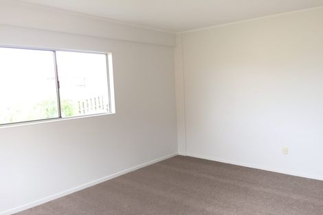 Photo of property in 2/127 Stapleford Crescent, Browns Bay, Auckland, 0630