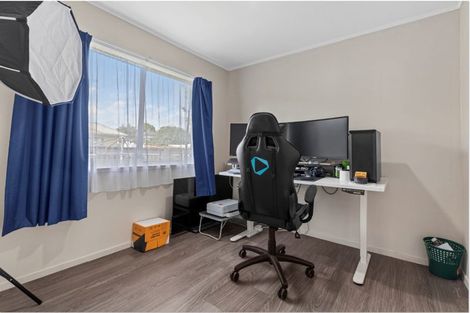 Photo of property in 303 Roscommon Road, Clendon Park, Auckland, 2103