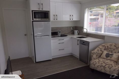 Photo of property in 5 Nottingham Place, Northcross, Auckland, 0630