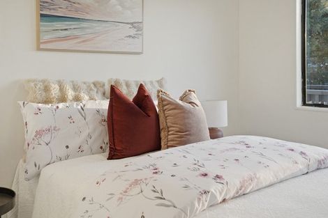 Photo of property in 1/76 Chilcott Road, Henderson, Auckland, 0612