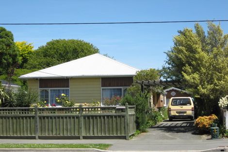 Photo of property in 37 Cleveland Street, Edgeware, Christchurch, 8013