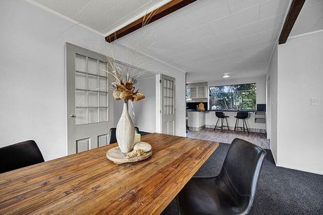 Photo of property in 11 Finer Place, Hawera, 4610