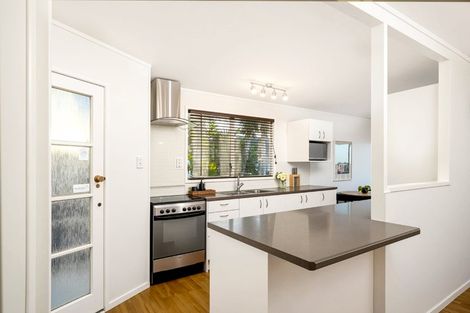 Photo of property in 5 Mckinley Road, Sunnyvale, Auckland, 0612