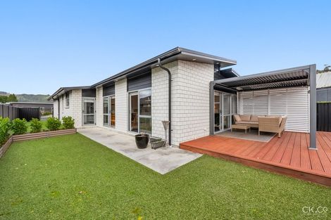 Photo of property in 14 Passchendaele Grove, Trentham, Upper Hutt, 5018