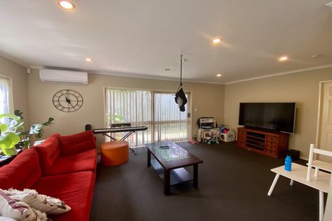 Photo of property in 2 Tavua Lane, Ranui, Auckland, 0612