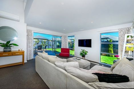 Photo of property in 10 Meyer Crescent, Halswell, Christchurch, 8025