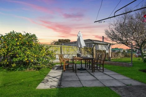 Photo of property in 14 Staverton Crescent, Mangere, Auckland, 2022