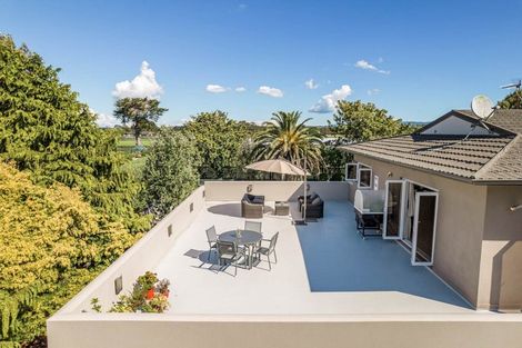 Photo of property in 873 Waitakere Road, Kumeu, 0891