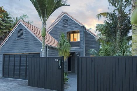 Photo of property in 2/26 Comins Crescent, Mission Bay, Auckland, 1071