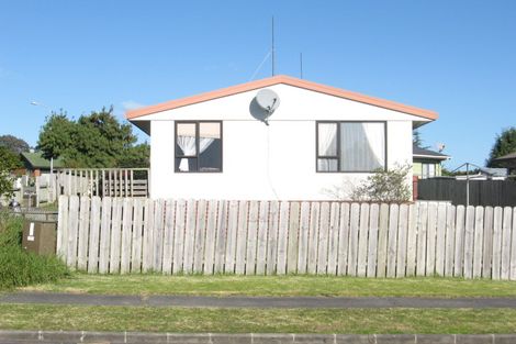 Photo of property in 1/24 Bernina Place, Weymouth, Auckland, 2103