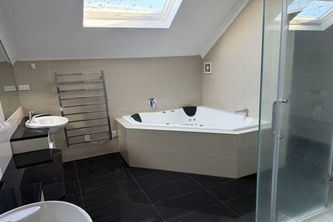 Photo of property in 17 Quedley Court, Eastern Beach, Auckland, 2012