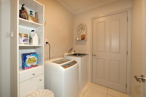 Photo of property in 15 Delta Mews Place, Clive, 4102